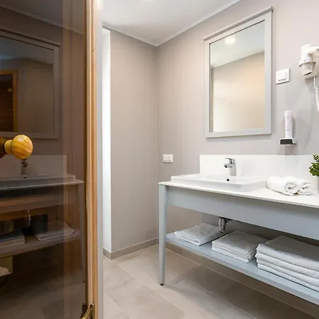 Maia Apartament *